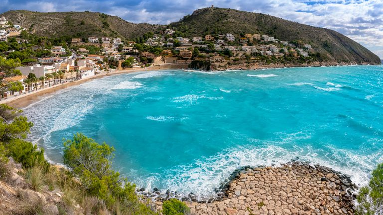 Moraira Un Pueblo Alicantino Donde Cargar Las Pilas