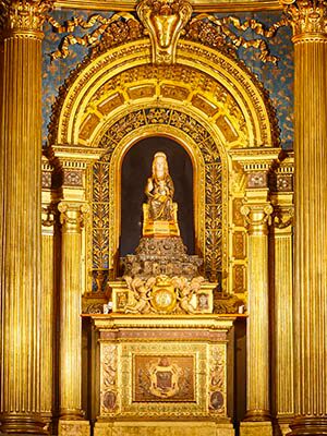 Altar en la basílica de Begoña