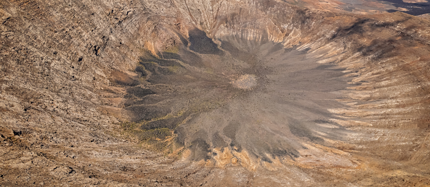 La Caldera Blanca: disfruta del senderismo entre volcanes