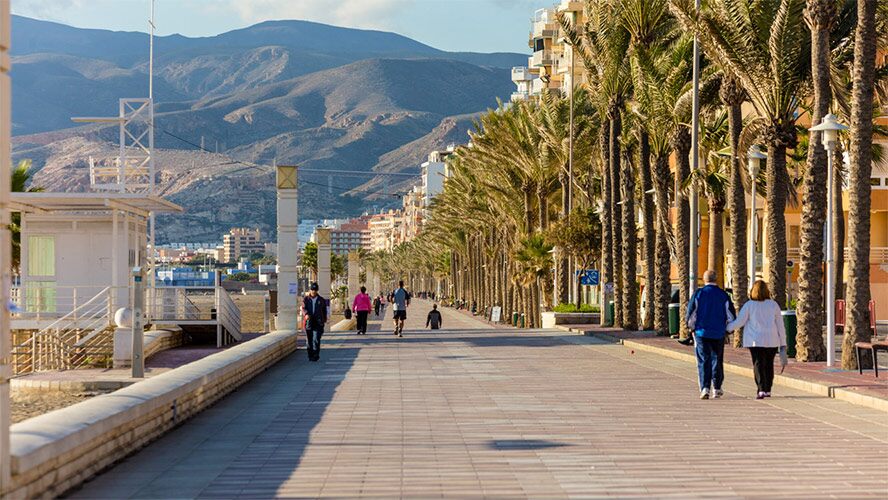 Disfruta De Paseos Y Terrazas En El Paseo Marítimo De Almería