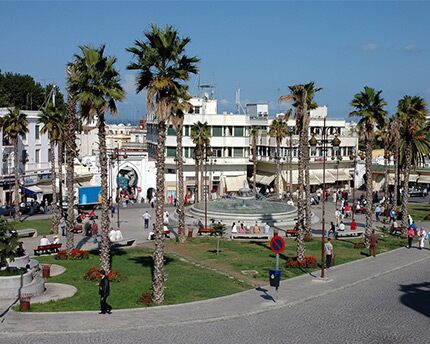 La place du 9 avril, une porte d’entrée sur la médina de Tanger