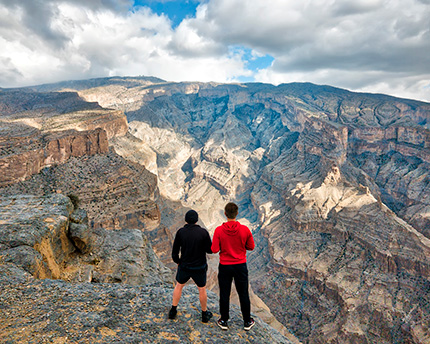 Travelling to Oman with friends: adventures, heritage, and stunning nature