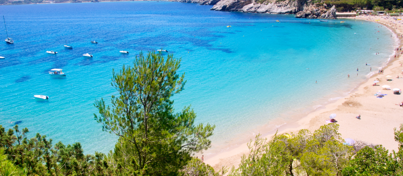 Cala de San Vicente, de territorio virgen a “top” turístico