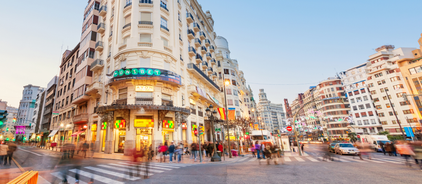 Calle Colón de Valencia, donde compras y modernismo se funden