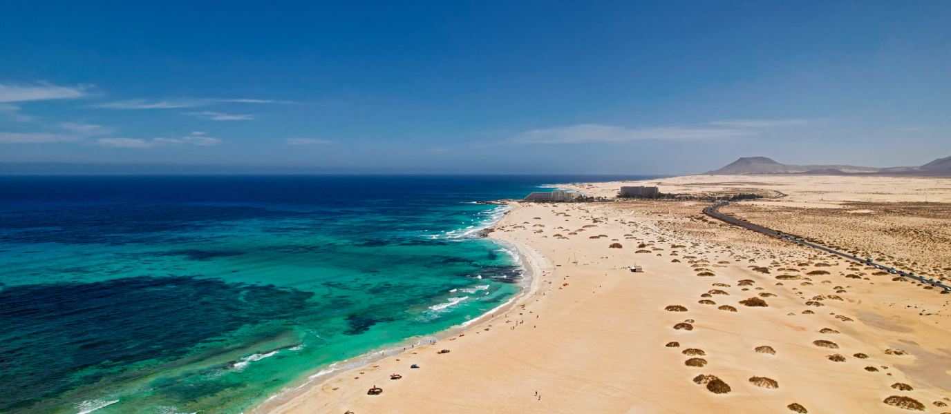 El Médano, relaxation and windsurfing on the wild beaches of Montaña Roja