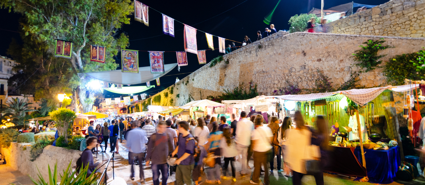 Fiesta en Ibiza, el infinito maná de la isla más internacional