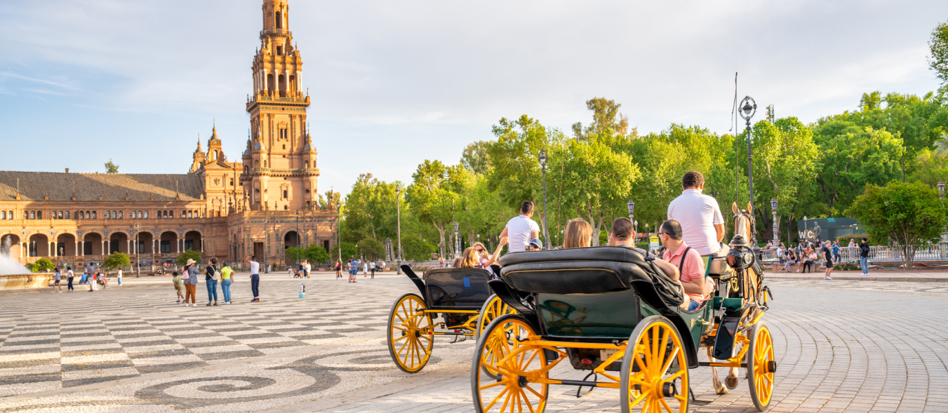 El Museo de Carruajes de Sevilla, entre coches de caballos