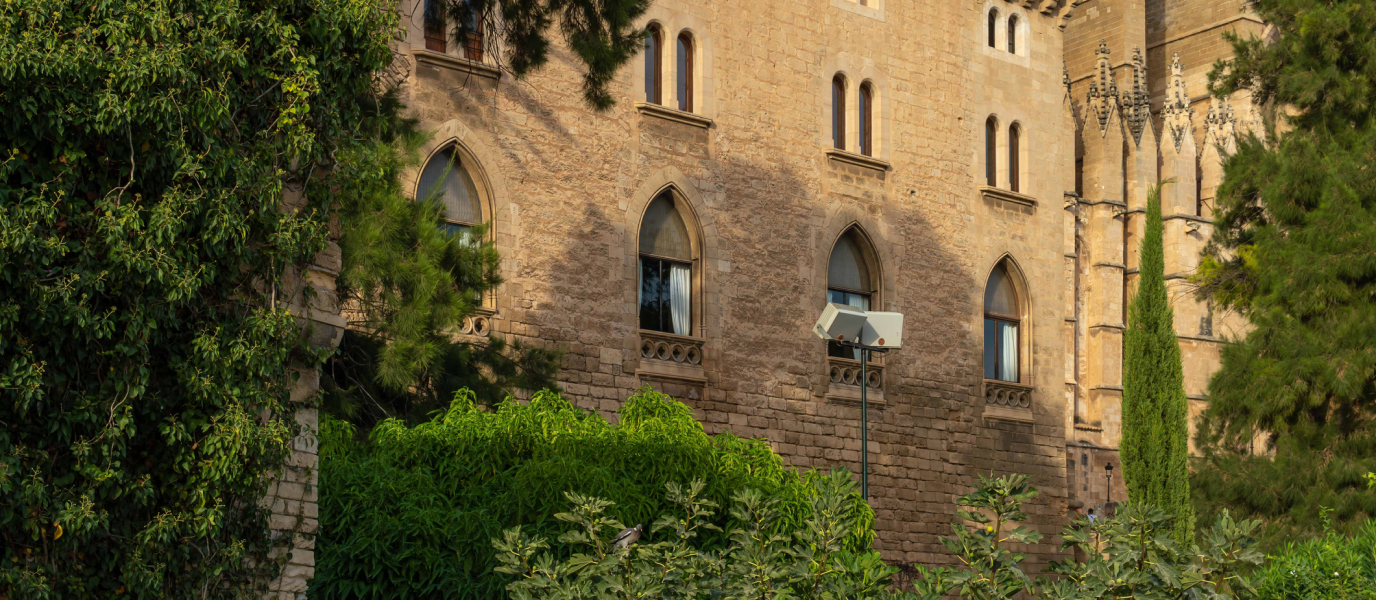 The Almudaina Royal Palace, a noble residence overlooking the sea