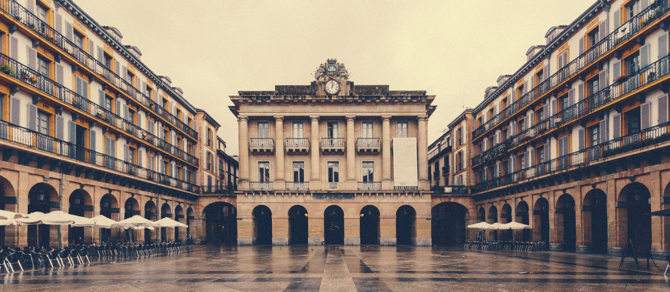 Plaza de Gipuzkoa: a meeting point for the locals of San Sebastián