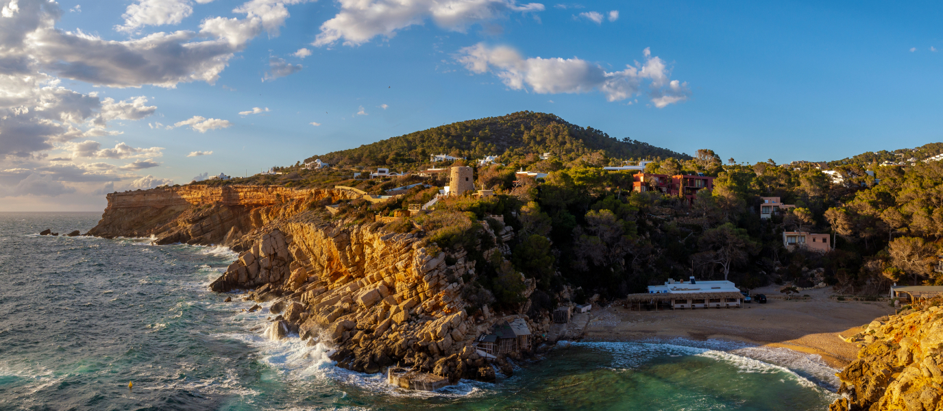 Qué ver en Sant Josep de Sa Talaia, calas, patrimonio y mercadillos