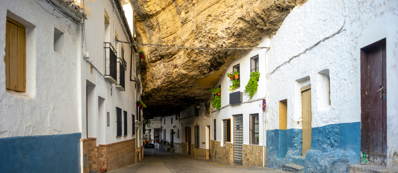 Setenil de las Bodegas y la magia de sus casas-cueva