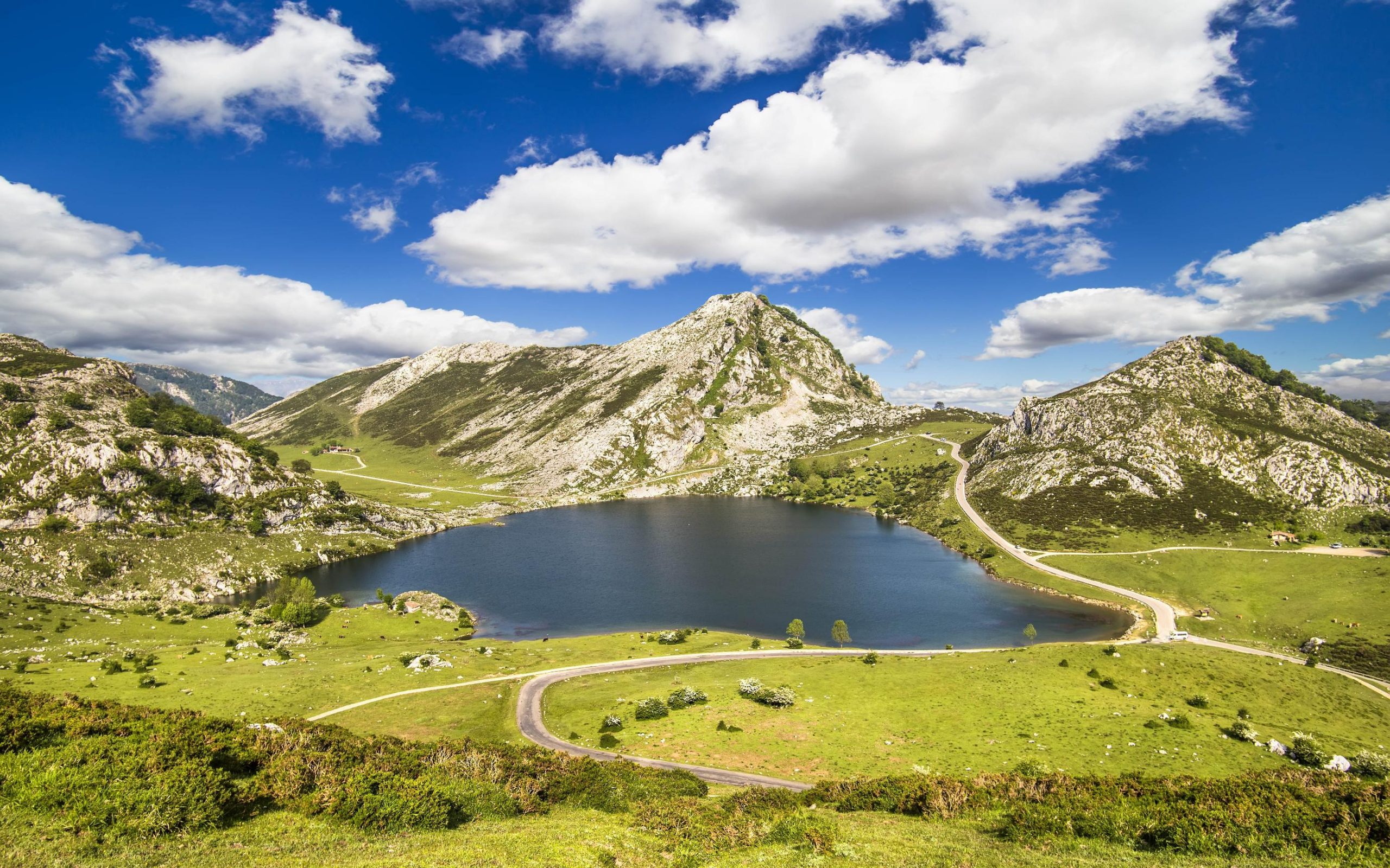 Excursión a Lagos de Covadonga, Cangas de Onís y Lastres