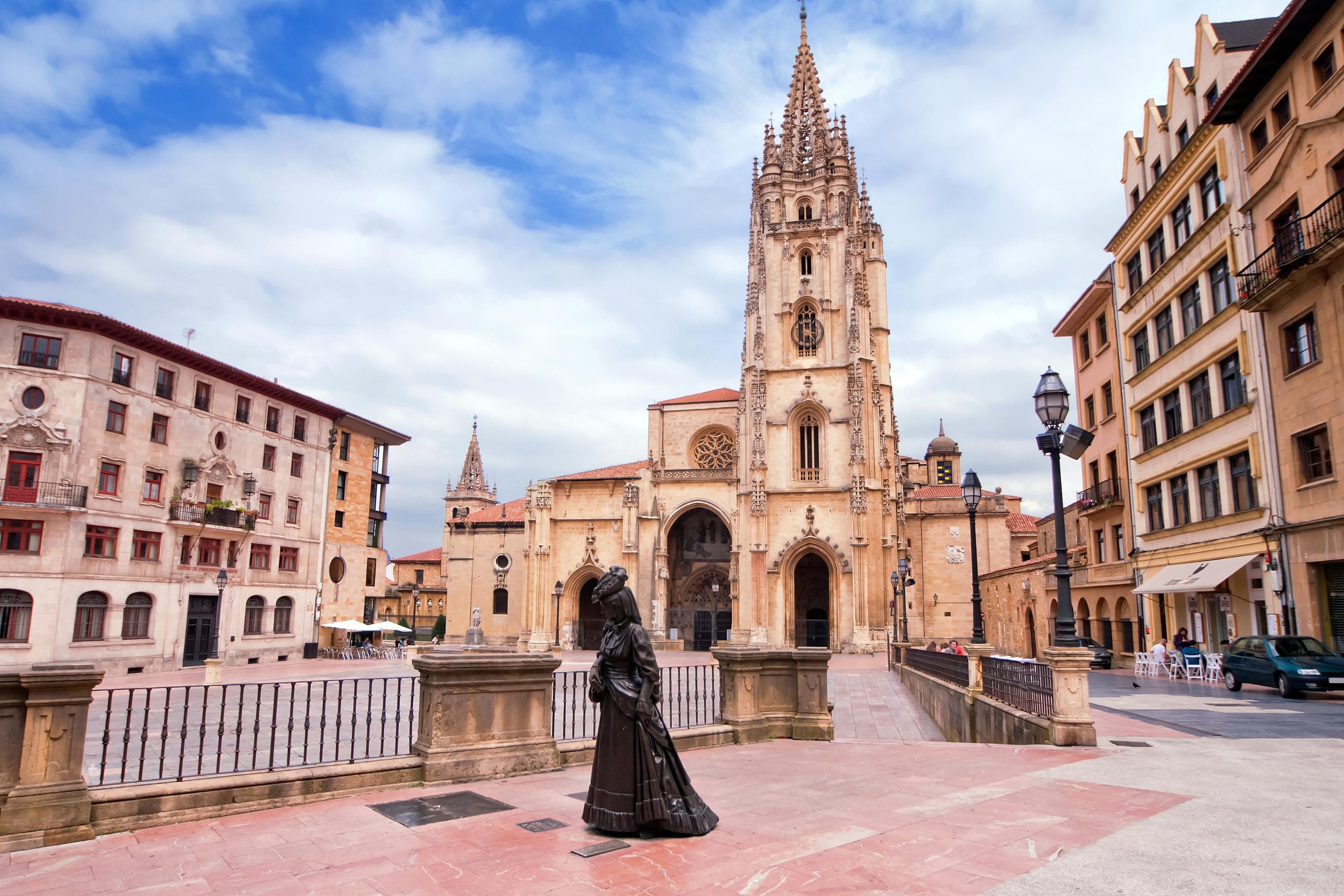 Tour por Oviedo con degustación de Moscovitas y dulces típicos en pastelerías emblemáticas