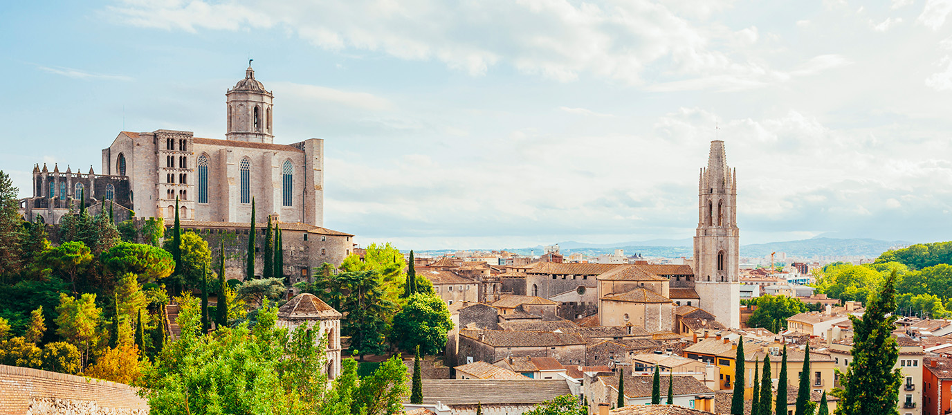 Girona Cathedral: Romanesque, Baroque and Gothic architecture