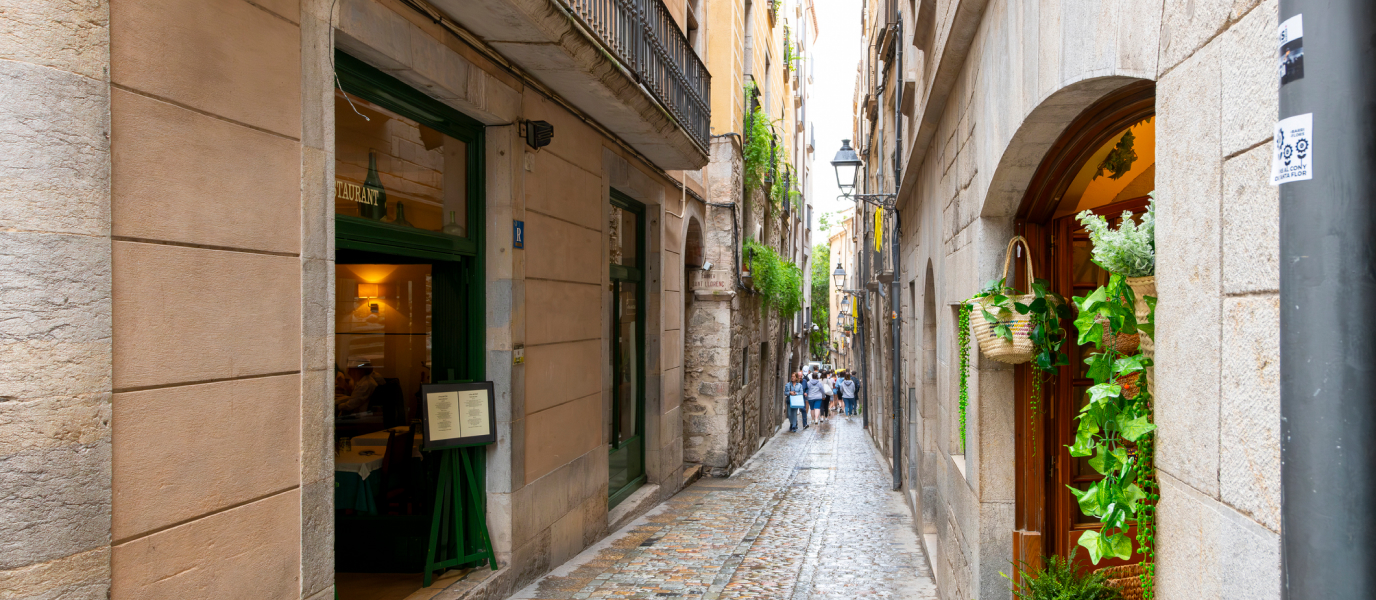 Shopping in Girona: the best street markets and shopping streets