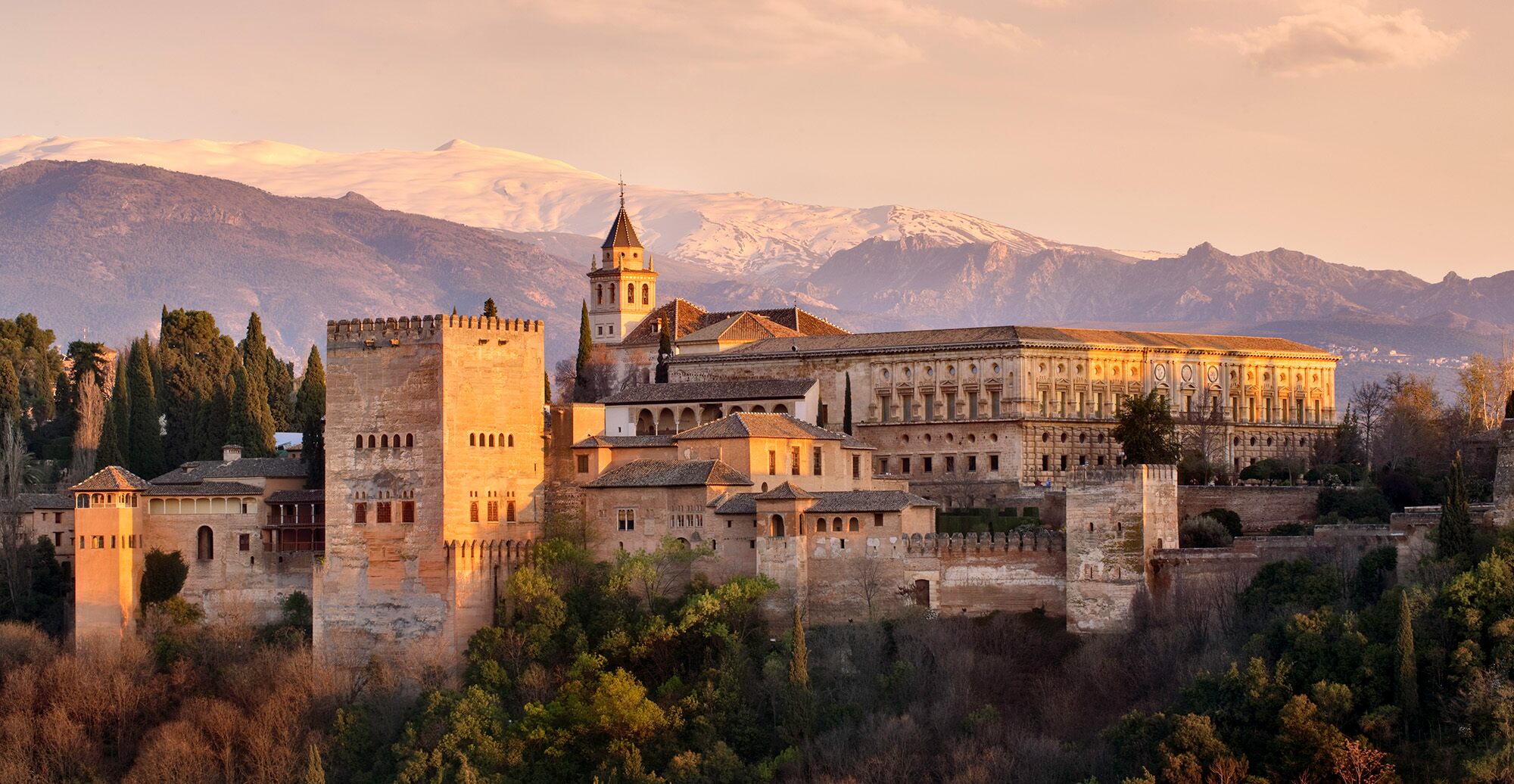 La Alhambra: Cómo visitar y disfrutarla con los 5 sentidos