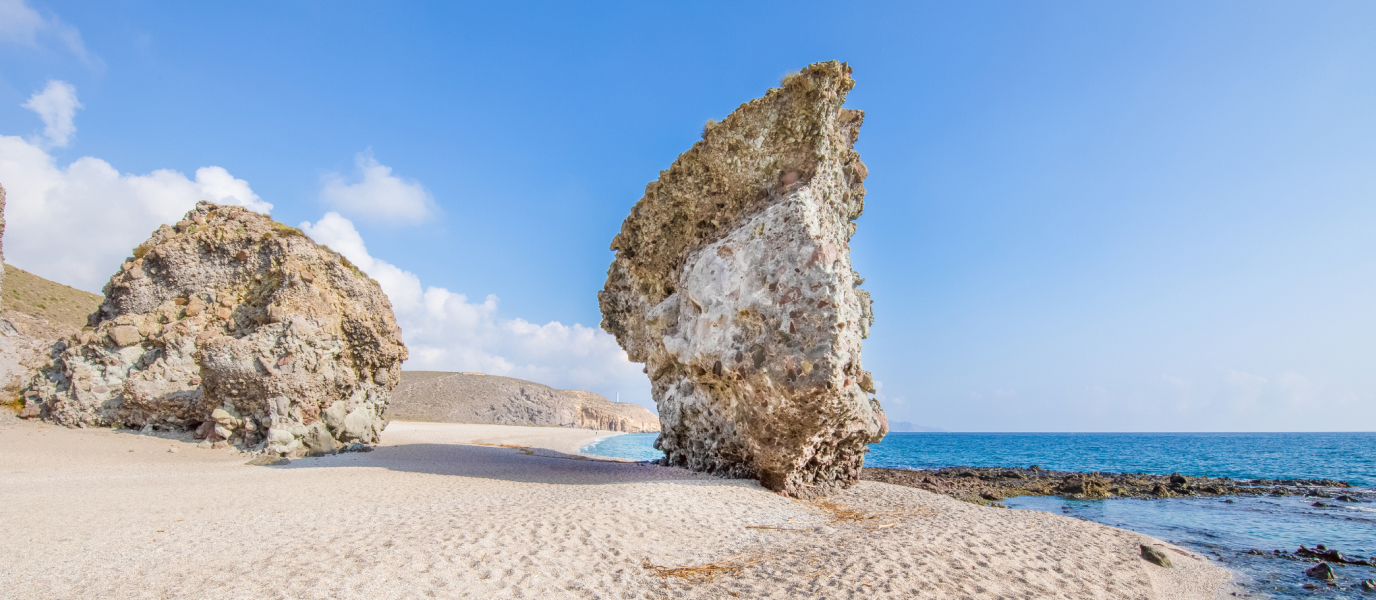 Playas del Cabo de Gata, donde el desierto alcanza el mar