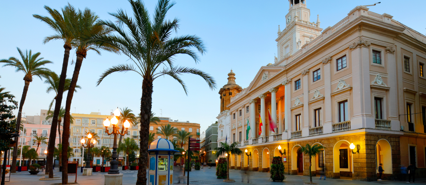 Ayuntamiento de Cádiz, la estrella de la Plaza de San Juan de Dios