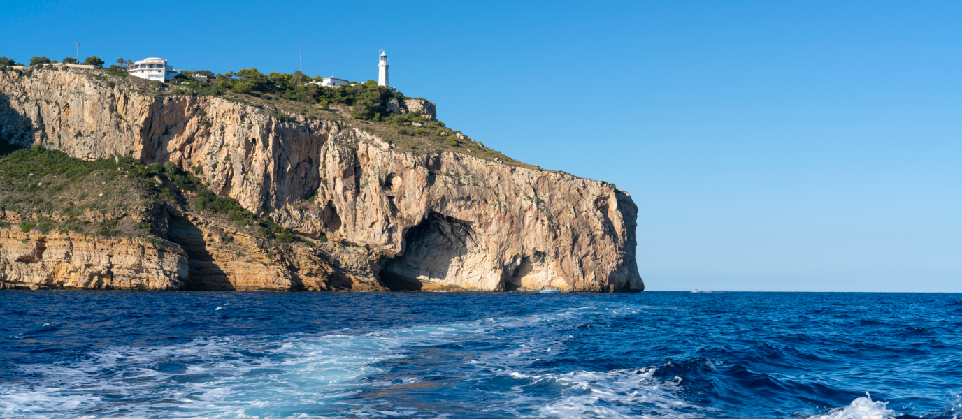 Cap de la Nau: caves, coves and viewpoints