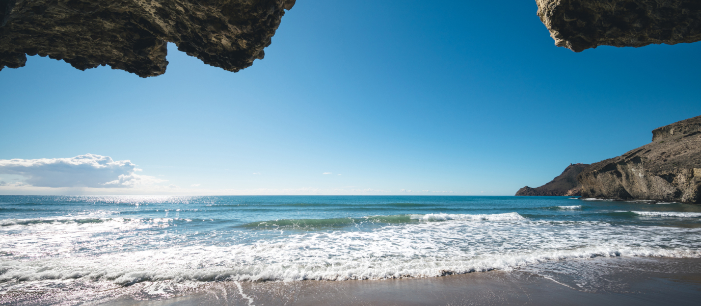 Cala del Peñón Cortado, escondido y abrupto rincón de Almería