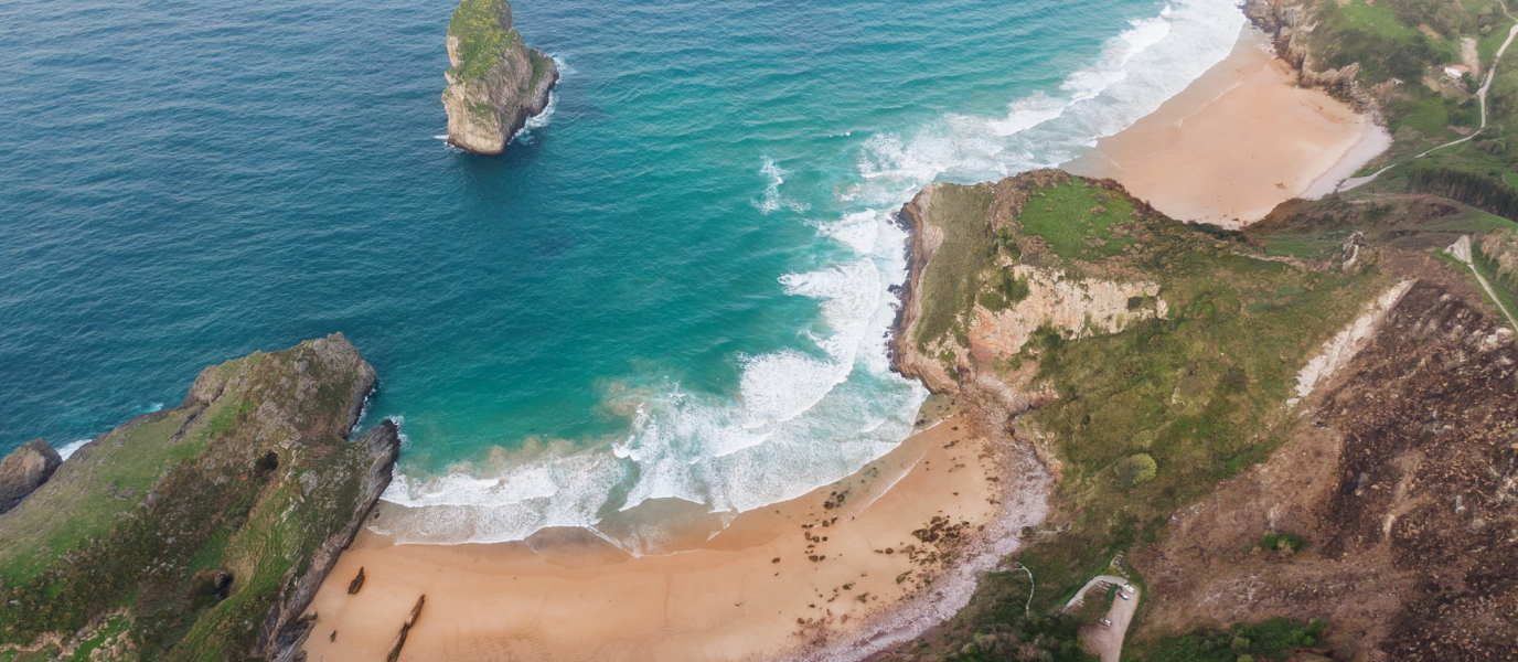 Playa de Ballota, una joya secreta de Llanes