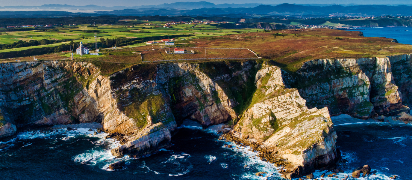 Qué ver y hacer en el Cabo de Peñas, el faro de Asturias