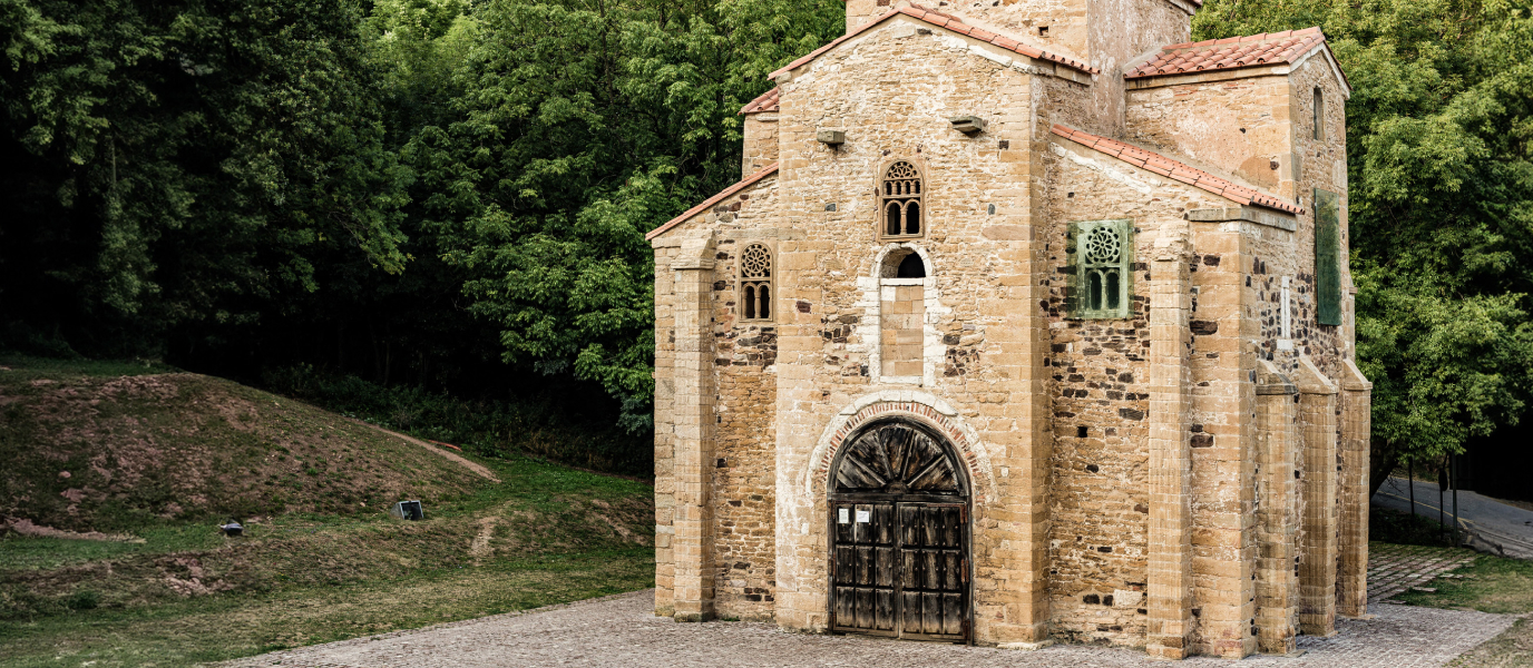 San Miguel de Lillo, la armonía del Prerrománico