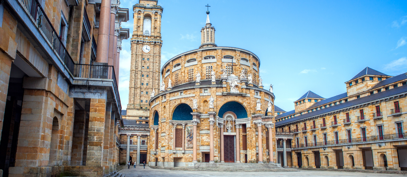 Universidad Laboral de Gijón, una entidad faraónica